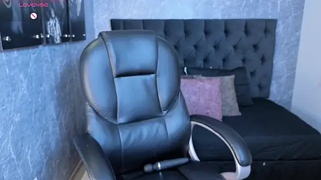 eileen  hills online show from October 2025 06:18:01 PM