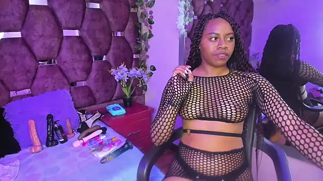 Thiana Taylor online show from October 2025 07:37:01 PM