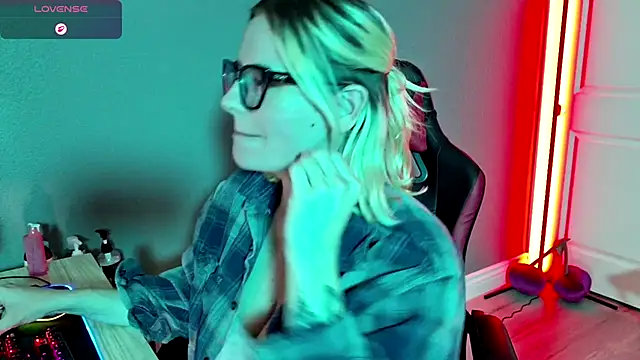 Charlies world online show from October 2025 05:54:01 PM