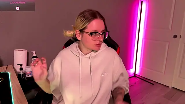 Charlies world online show from November 2025 09:14:01 PM