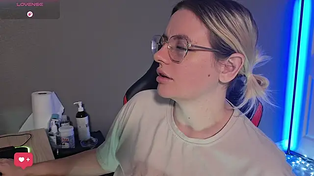 Charlies world online show from December 2025 05:55:02 PM