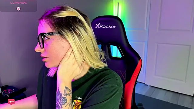 Charlies world online show from December 2025 10:26:02 PM