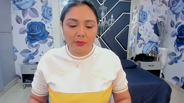 Snapshot of LatinaHoleQueen chatting on October 2025 02:25:02 PM LatinaHoleQueen online show from October 2025 02:25:02 PM