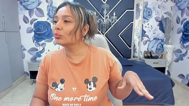 Snapshot of LatinaHoleQueen chatting on November 2025 03:16:02 PM LatinaHoleQueen online show from November 2025 03:16:02 PM