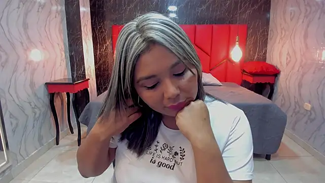 Snapshot of LatinaHoleQueen chatting on December 2025 02:23:01 PM LatinaHoleQueen online show from December 2025 02:23:01 PM