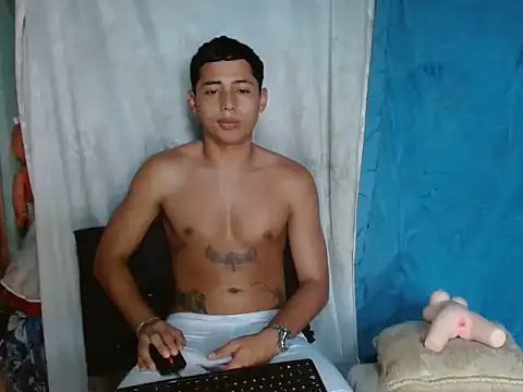 Snapshot of Lil_condor_bby1 chatting on September 2025 09:18:01 PM Lil condor bby1 online show from September 2025 09:18:01 PM