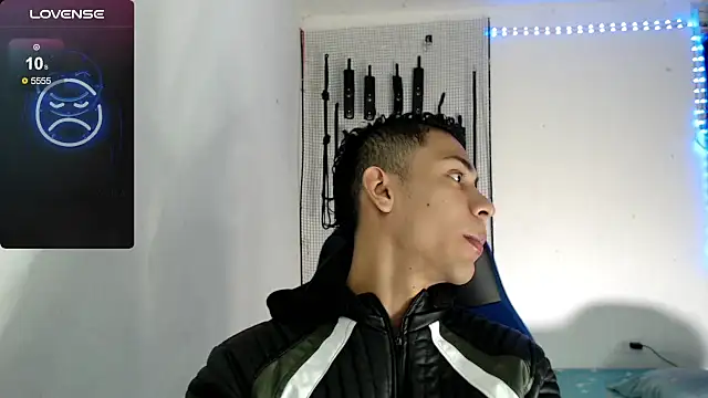 dylan apol0 online show from October 2025 05:33:01 AM