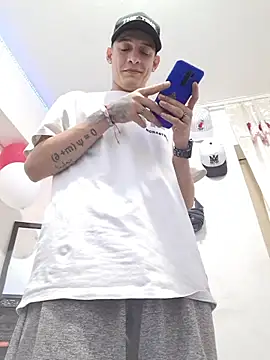 Ethanho0t online show from October 2025 01:34:01 PM