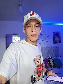 Snapshot of Ethanho0t chatting on November 2025 06:39:02 AM Ethanho0t online show from November 2025 06:39:02 AM