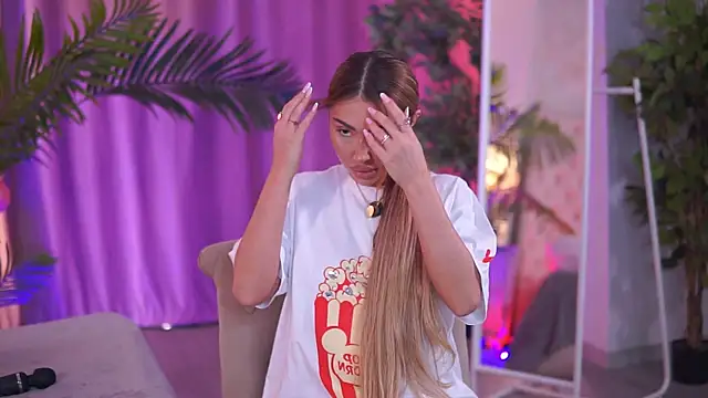 ZennySings online show from December 2025 12:40:02 PM