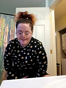 nuttiebuddy1 online show from December 2025 07:55:02 PM