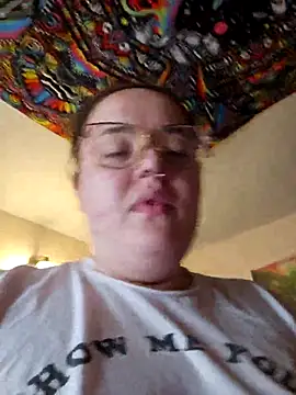 nuttiebuddy1 online show from October 2025 03:48:01 PM