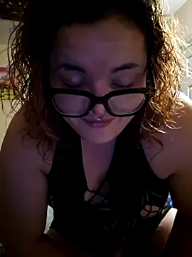 nuttiebuddy1 online show from November 2025 04:40:02 AM