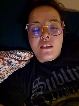 nuttiebuddy1 online show from September 2025 10:24:02 PM