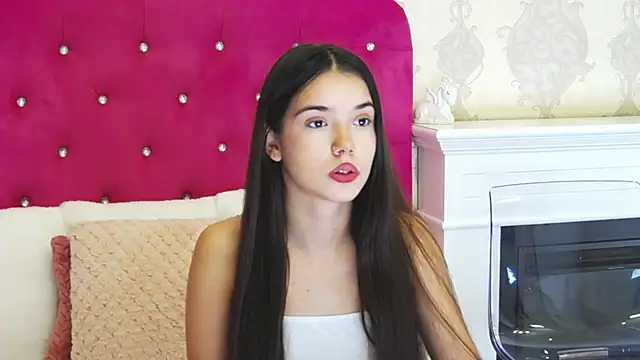 Snapshot of AlexisDevine chatting on September 2025 04:19:02 AM AlexisDevine online show from September 2025 04:19:02 AM