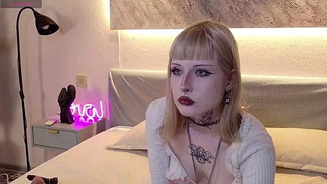 Snapshot of MilkMeSoftly chatting on June 2026 08:20:01 AM MilkMeSoftly online show from June 2026 08:20:01 AM