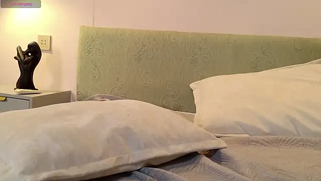 MilkMeSoftly online show from January 2026 08:18:01 AM