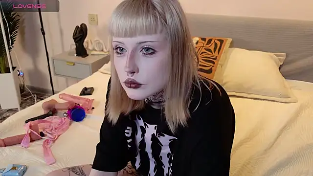 Snapshot of MilkMeSoftly chatting on June 2026 08:19:01 AM MilkMeSoftly online show from June 2026 08:19:01 AM