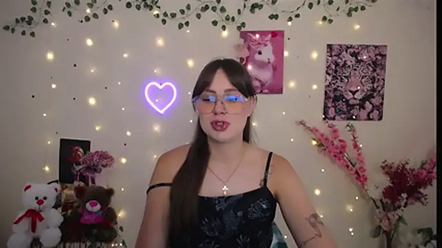 Snapshot of Amanda_Bright_ chatting on July 2026 07:04:02 AM Amanda Bright online show from July 2026 07:04:02 AM