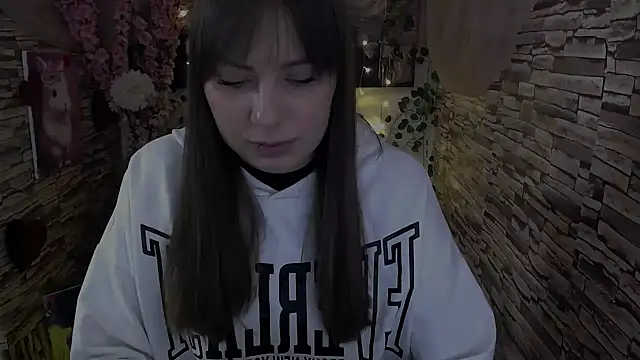 Amanda Bright  online show from October 2025 06:57:01 AM