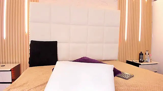 Elody rousse online show from February 2026 12:48:01 PM