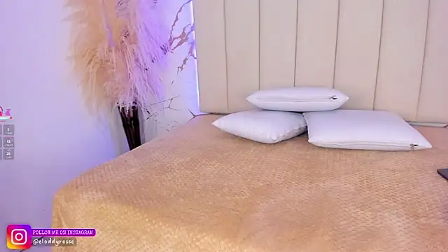 Elody rousse online show from September 2025 12:12:01 PM