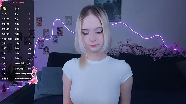 Megan--chan online show from April 2026 05:08:02 PM