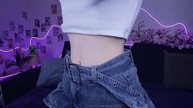 Megan--chan online show from November 2025 07:50:01 PM