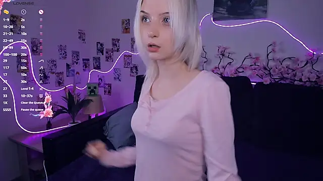 Megan--chan online show from November 2025 07:24:02 PM