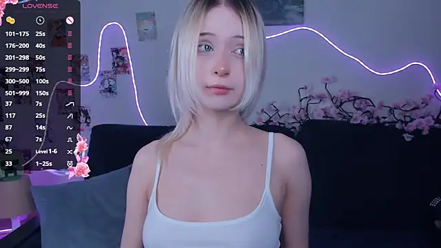 Megan--chan online show from April 2026 05:08:02 PM