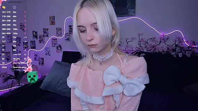 Megan--chan online show from November 2025 08:09:02 PM