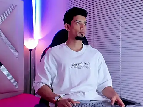 Snapshot of prince_arthur77 chatting on July 2026 01:56:02 PM prince arthur77 online show from July 2026 01:56:02 PM