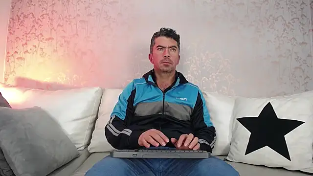 JuanKFit 45 online show from November 2025 01:37:02 PM