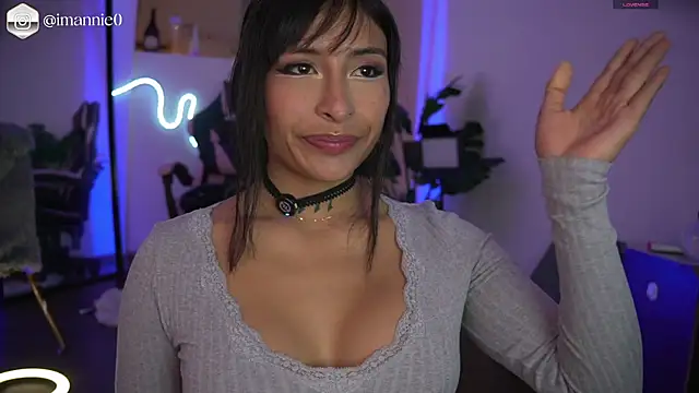 AnnieCouperr online show from April 2026 09:50:01 PM