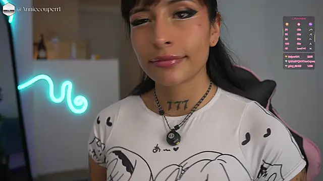 AnnieCouperr online show from April 2026 07:42:01 PM