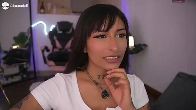 AnnieCouperr online show from April 2026 07:52:01 PM