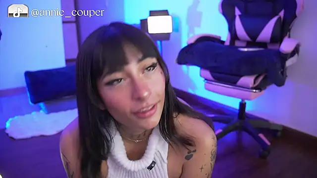 AnnieCouperr online show from February 2026 07:59:02 PM