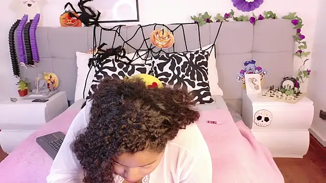 Alanaa Gomez online show from October 2025 03:02:02 PM