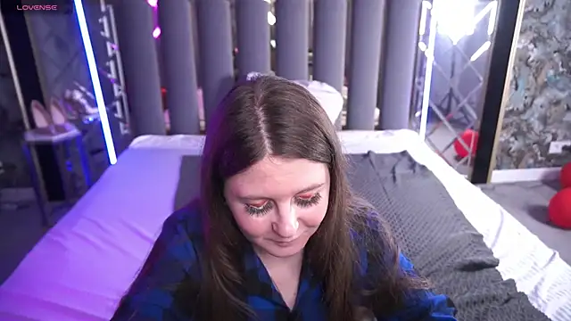 CraveeDoll online show from March 2026 07:47:02 PM