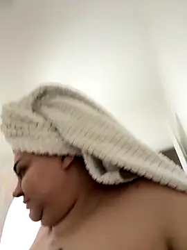 EvvaBBW online show from December 2025 03:05:02 PM