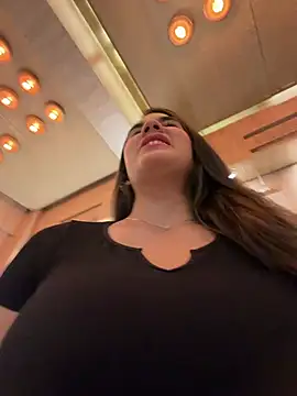 Snapshot of BellaLeclair chatting on March 2026 11:32:01 PM BellaLeclair online show from March 2026 11:32:01 PM