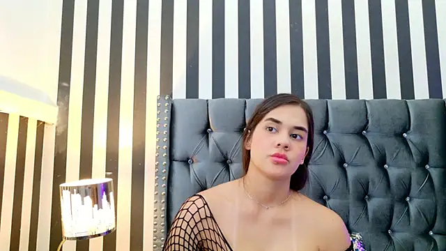 Snapshot of BellaLeclair chatting on January 2026 04:25:02 PM BellaLeclair online show from January 2026 04:25:02 PM