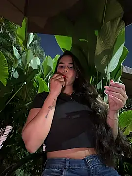 Snapshot of BellaLeclair chatting on March 2026 11:43:01 PM BellaLeclair online show from March 2026 11:43:01 PM