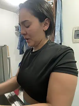 Snapshot of meli__brown chatting on December 2025 03:41:01 AM meli brown online show from December 2025 03:41:01 AM