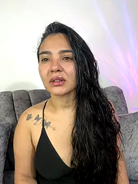 Snapshot of meli__brown chatting on November 2025 04:57:02 AM meli brown online show from November 2025 04:57:02 AM