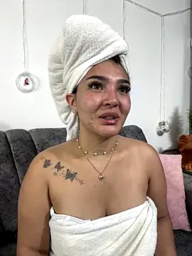 Snapshot of meli__brown chatting on December 2025 10:26:02 PM meli brown online show from December 2025 10:26:02 PM