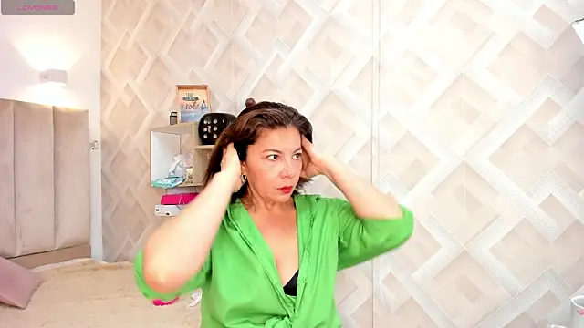 Snapshot of Clhoe_Johnson chatting on July 2026 12:57:01 PM Clhoe Johnson online show from July 2026 12:57:01 PM