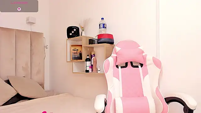 Clhoe Johnson online show from October 2025 11:55:02 AM