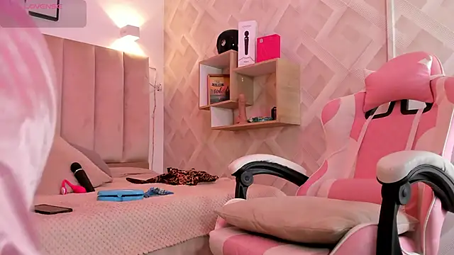 Clhoe Johnson online show from October 2025 12:26:02 PM