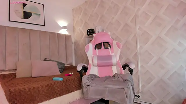 Clhoe Johnson online show from March 2026 12:59:01 PM